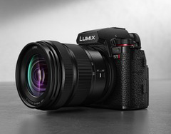 LUMIX S5II