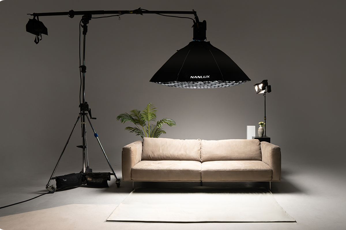 Broad and Soft Light from a Large-Diameter, Shallow-Depth Softbox